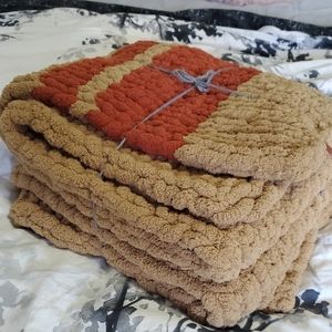 Handmade 65"×35" chunky blanket